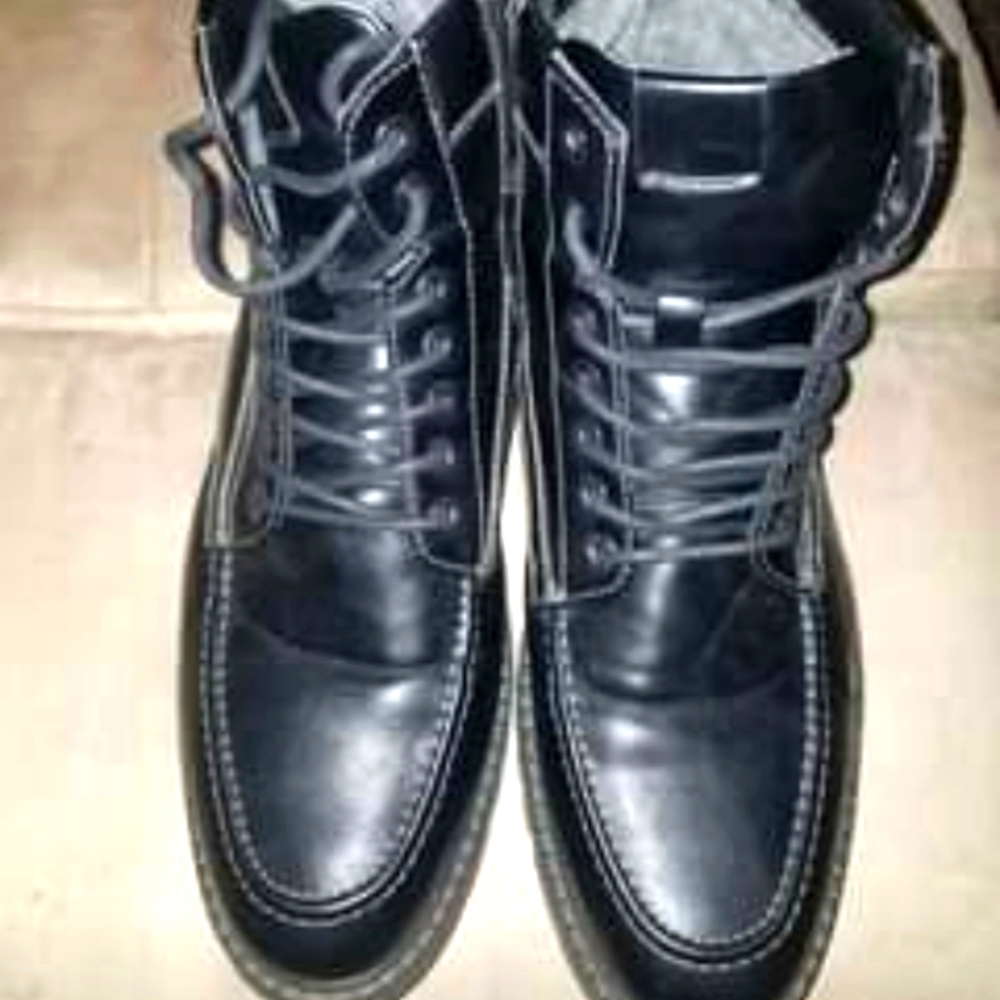 Men black leather boots